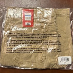 Unionbay tan cargo shorts in size 36